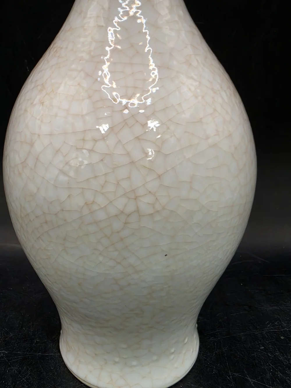 Elegant Crackle-Glaze Ceramic Vase in Cream